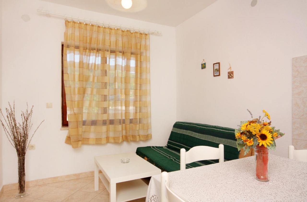 Apartment Vrbnik 5301B Екстериор снимка