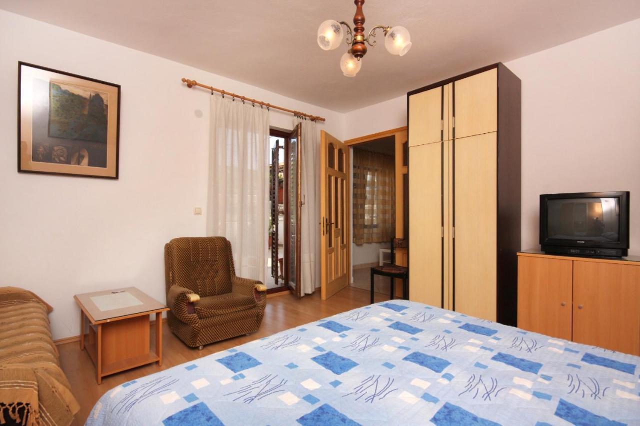 Apartment Vrbnik 5301B Екстериор снимка